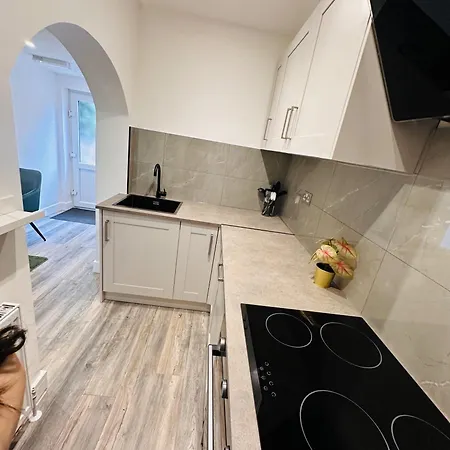 -r2- Newly Renovated Private With Own Kitchenette In A Shared House In B29 * Birmingham