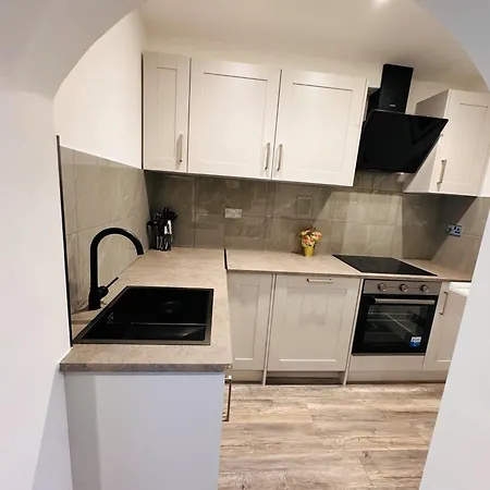 -r2- Newly Renovated Private With Own Kitchenette In A Shared House In B29 Birmingham
