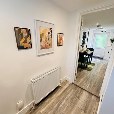-r2- Newly Renovated Private With Own Kitchenette In A Shared House In B29 Guest house