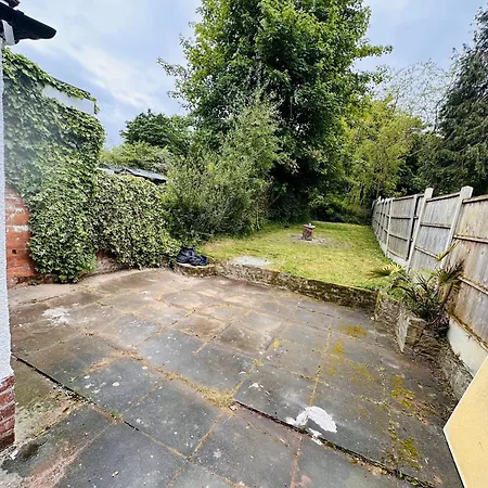 Guest house -r2- Newly Renovated Private With Own Kitchenette In A Shared House In B29 Birmingham