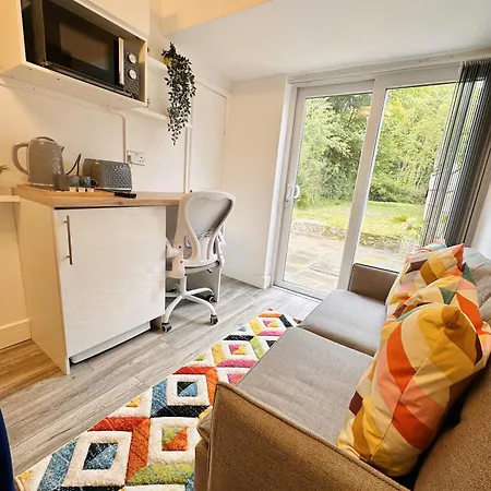 -r2- Newly Renovated Private With Own Kitchenette In A Shared House In B29 Birmingham