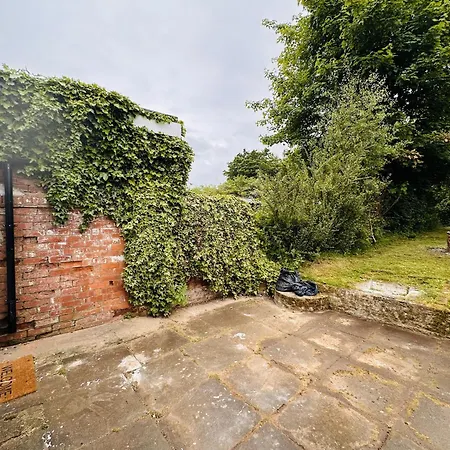 -r2- Newly Renovated Private With Own Kitchenette In A Shared House In B29 Guest house *